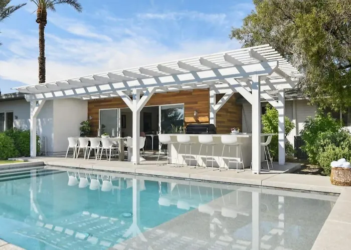 Indigo Oasis Pool Sleeps 20 Holiday home