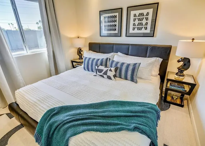 Indigo Oasis Pool Sleeps 20
