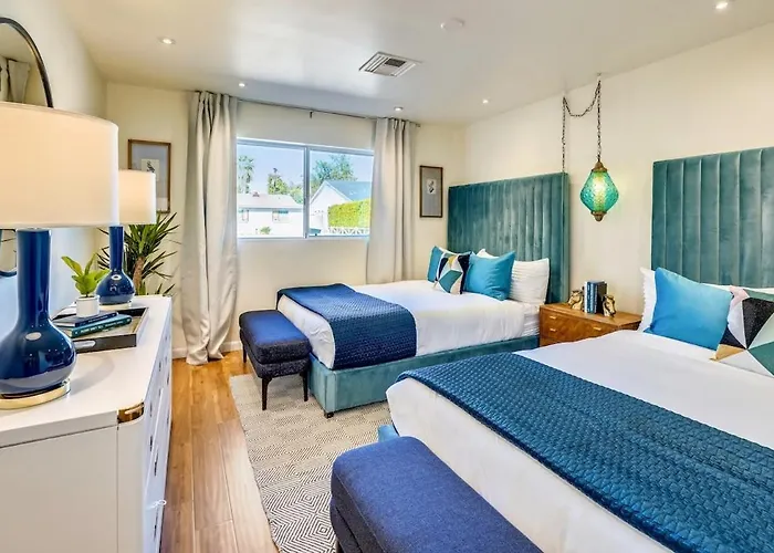 Indigo Oasis Pool Sleeps 20 Holiday home *