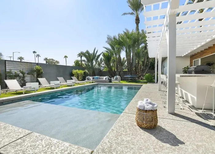 Indigo Oasis Pool Sleeps 20 Holiday home Phoenix