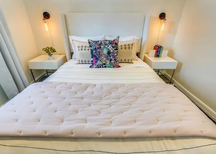Indigo Oasis Pool Sleeps 20 Holiday home