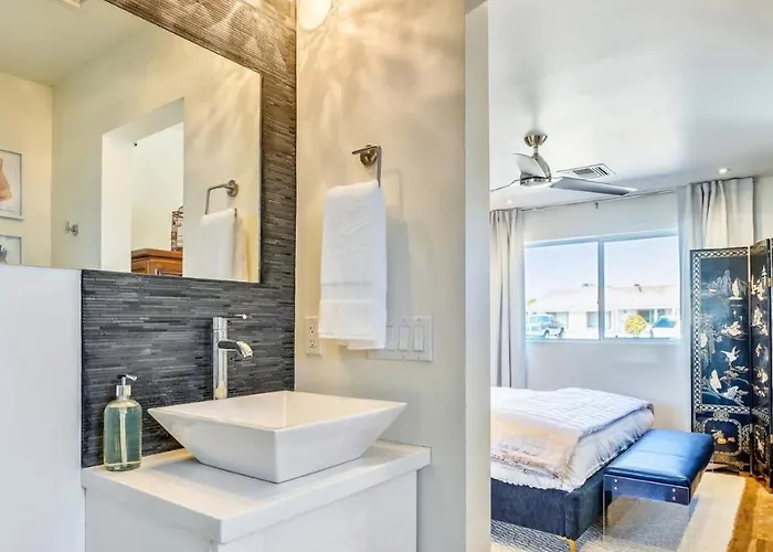 Indigo Oasis Pool Sleeps 20 Holiday home