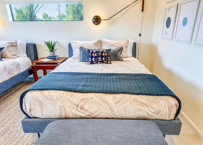 Indigo Oasis Pool Sleeps 20 Holiday home *