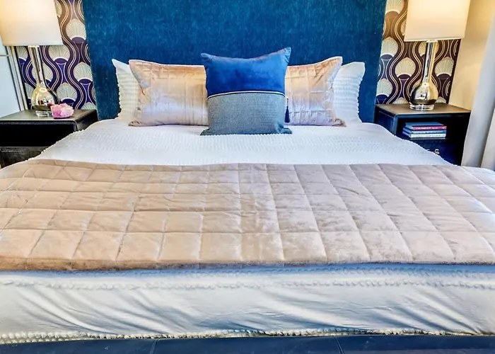 Indigo Oasis Pool Sleeps 20 Holiday home